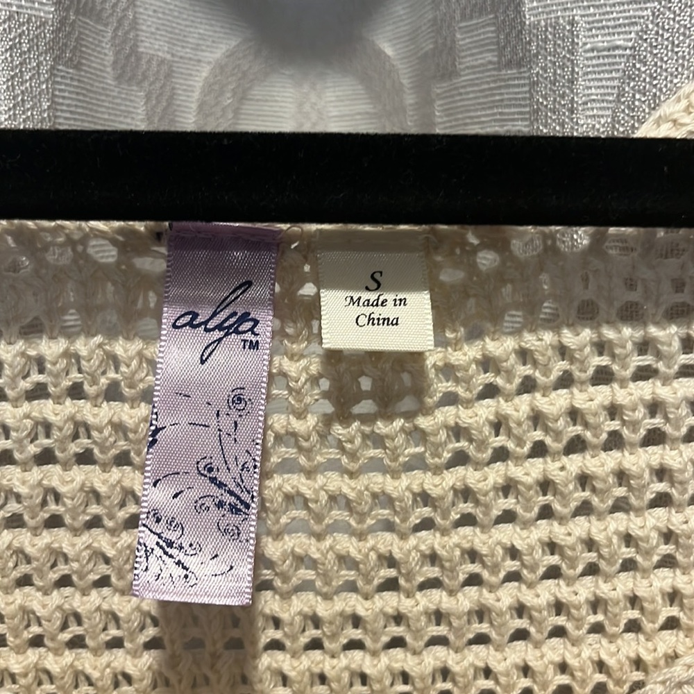 Crocheted sweater - Picture 2 of 4